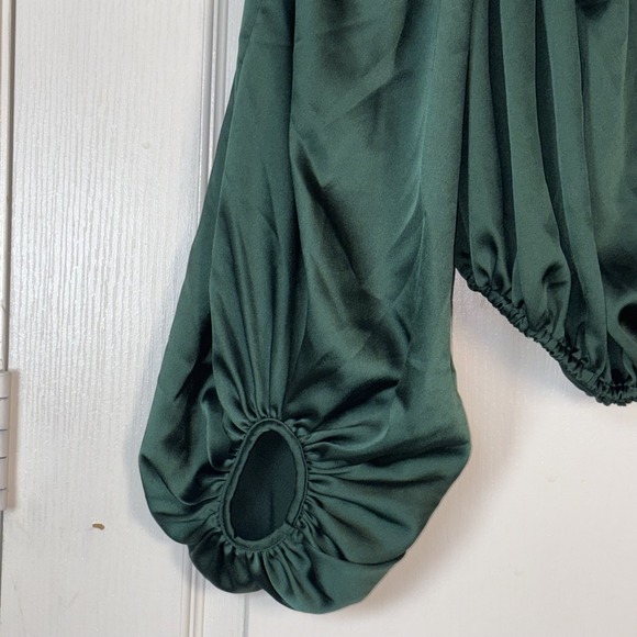 HYFVE Hunter Green Cropped‎ Top XL Silky Balloon Sleeves Gathered Neck & Waist - Picture 4 of 8